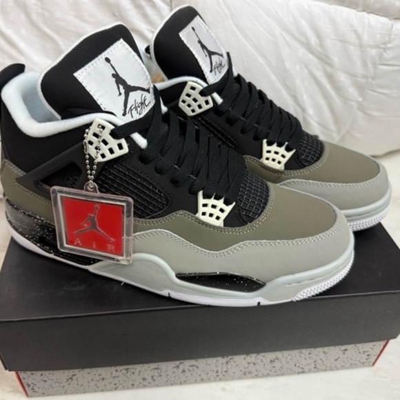 NEW!! 🔥🔥🔥Jordan 4 retro Black Grey and White Sneakers. - Picture 7 of 10